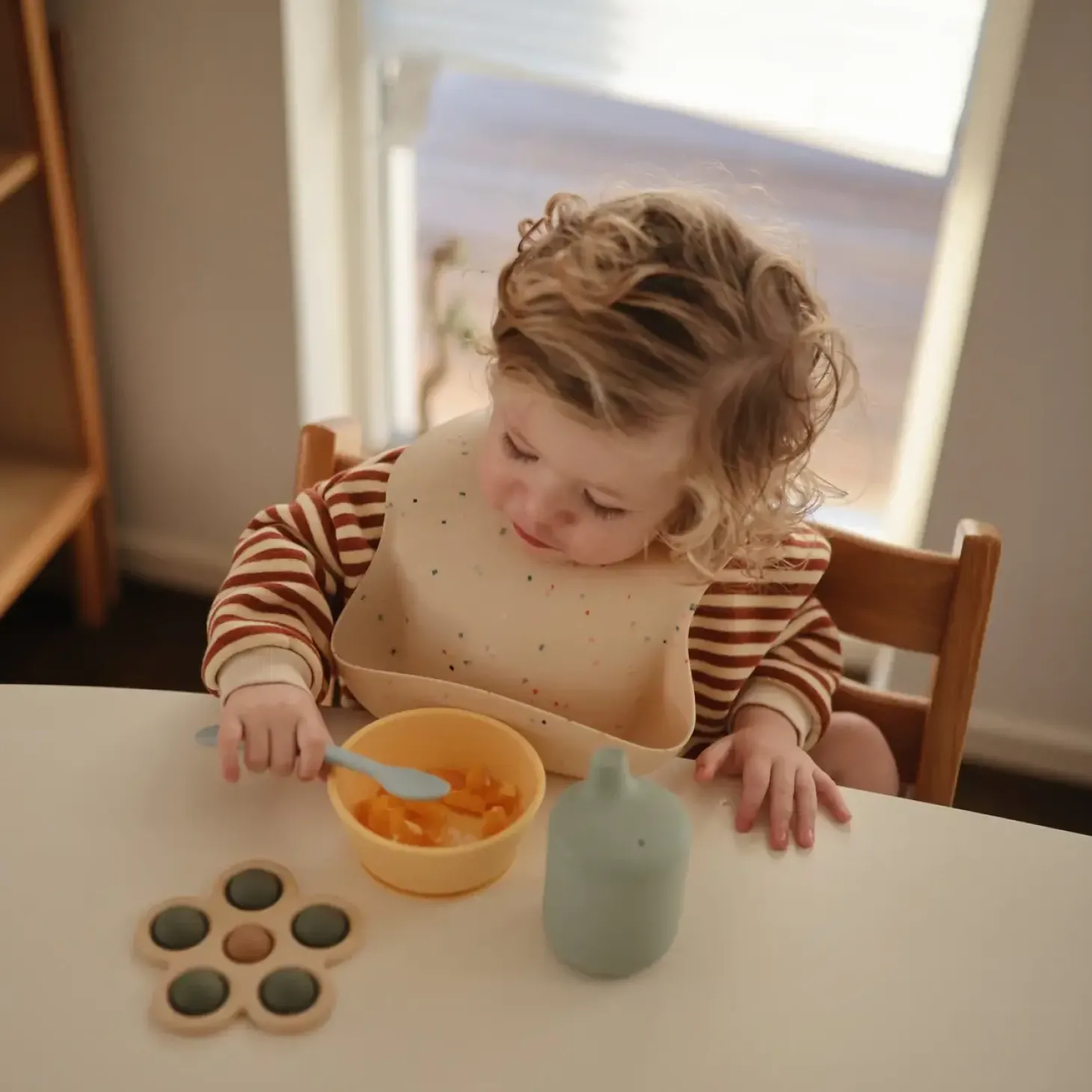 Kwiatek Press Toy - dried thyme, natural, sand