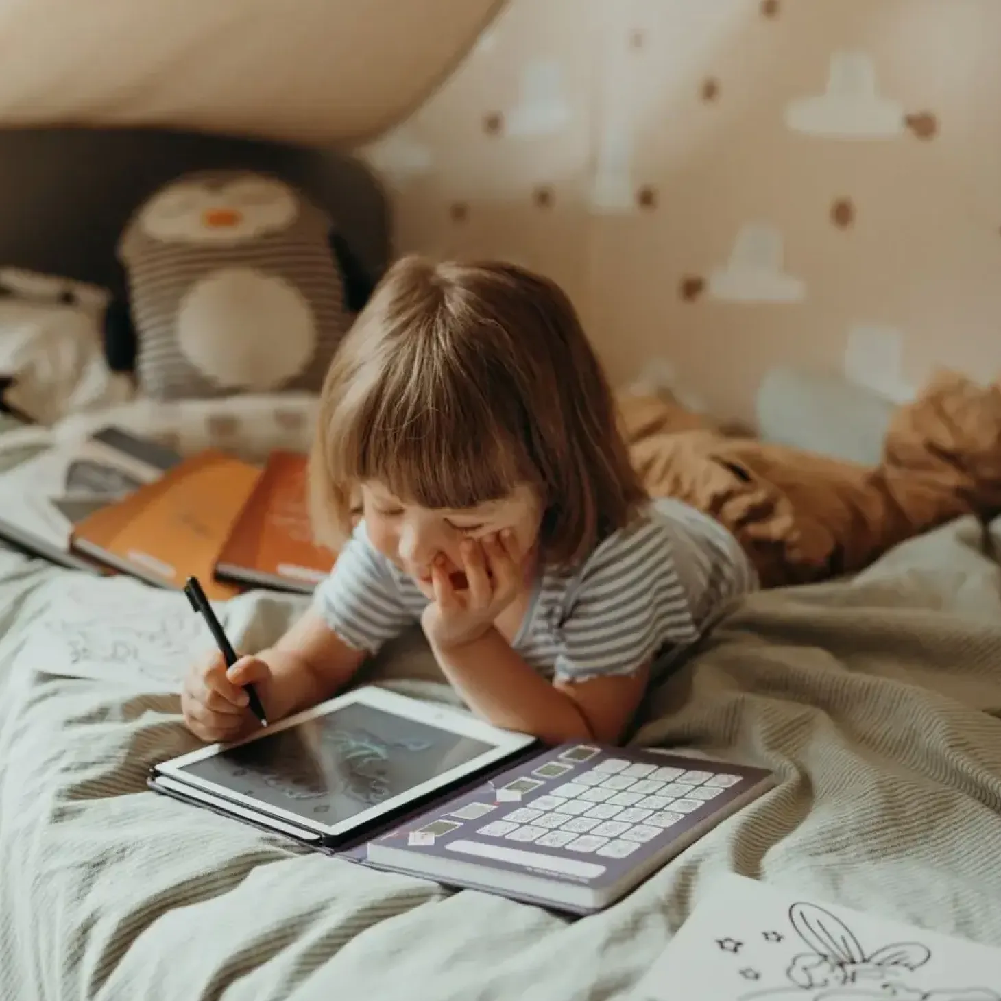Tablet graficzny z szablonami do rysowania KIDYDRAW-MINI - dawno dawno temu